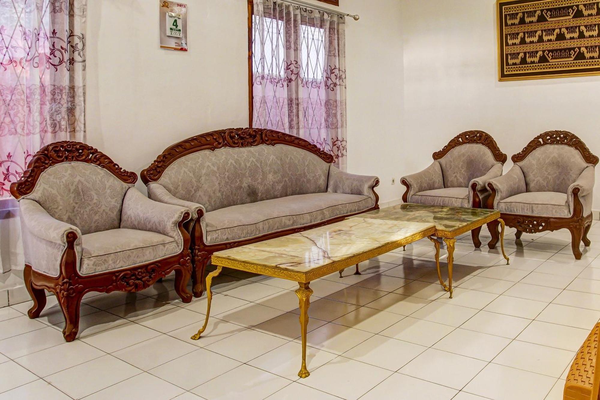 Super Oyo 91055 Homestay Syariah バンダールランプン エクステリア 写真