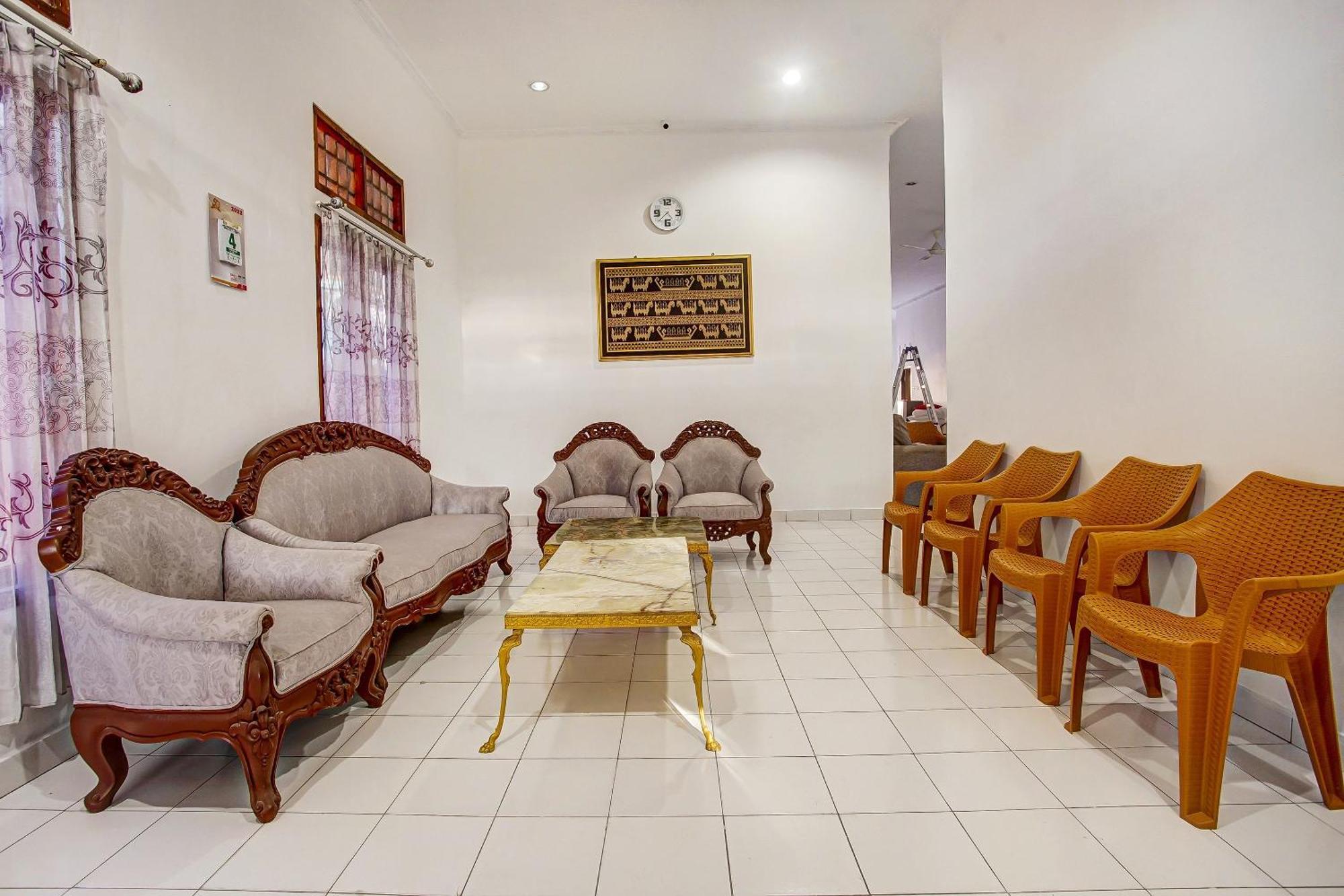 Super Oyo 91055 Homestay Syariah バンダールランプン エクステリア 写真